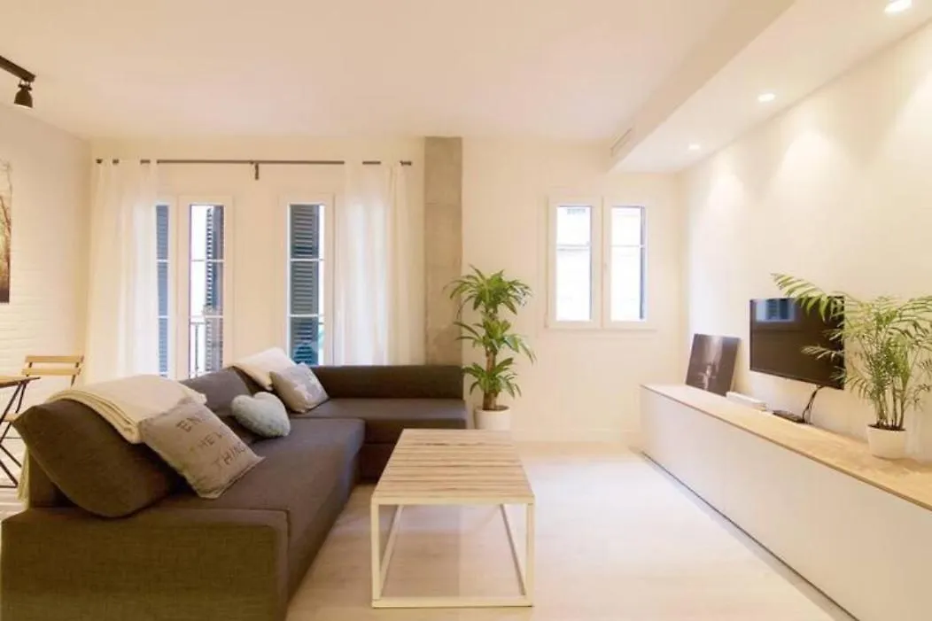 Gran Apartamento En El Centro Historico Con Parking Gratuito 4 Habitaciones Por Keywise Malaga 0*,  Spain