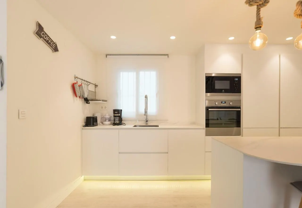 Gran Apartamento En El Centro Historico Con Parking Gratuito 4 Habitaciones Por Keywise Malaga Apartment