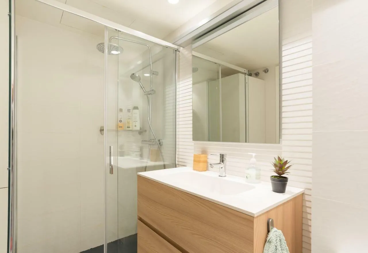 Gran Apartamento En El Centro Historico Con Parking Gratuito 4 Habitaciones Por Keywise Malaga 0*,